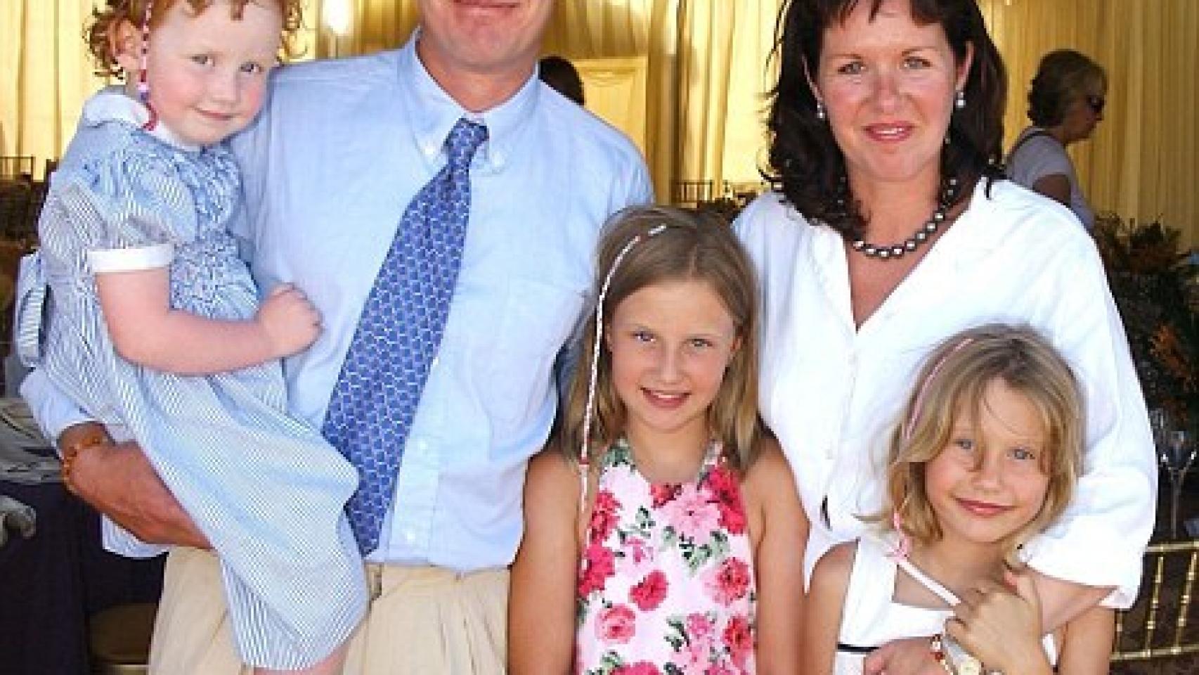 Lord Ivar y su ex Lady Penelope con sus tres hijos