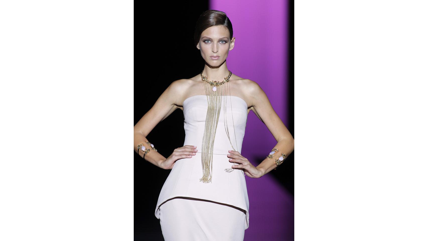 Maxicollares combinados con tonos neutros.