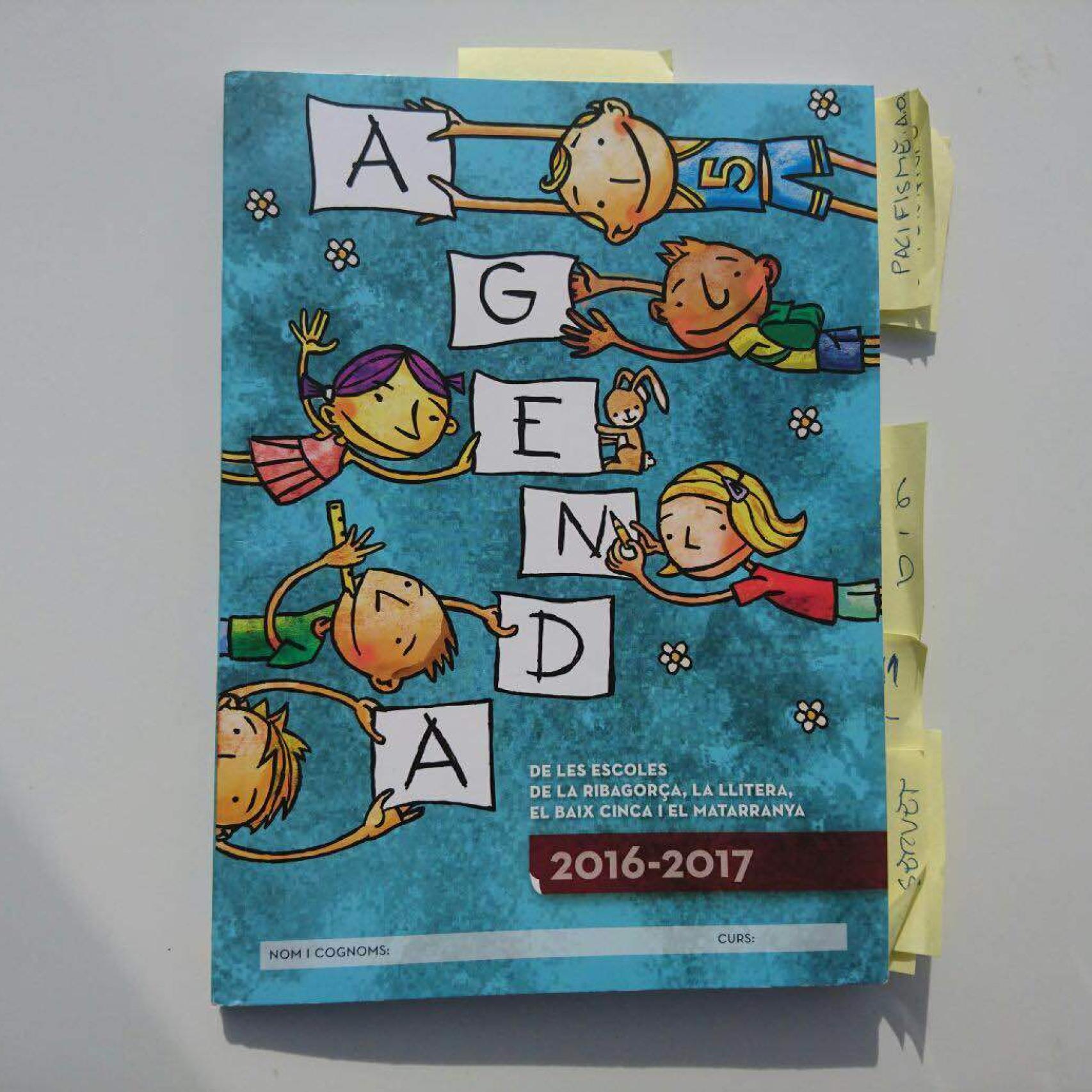 La portada de la agenda repartida.