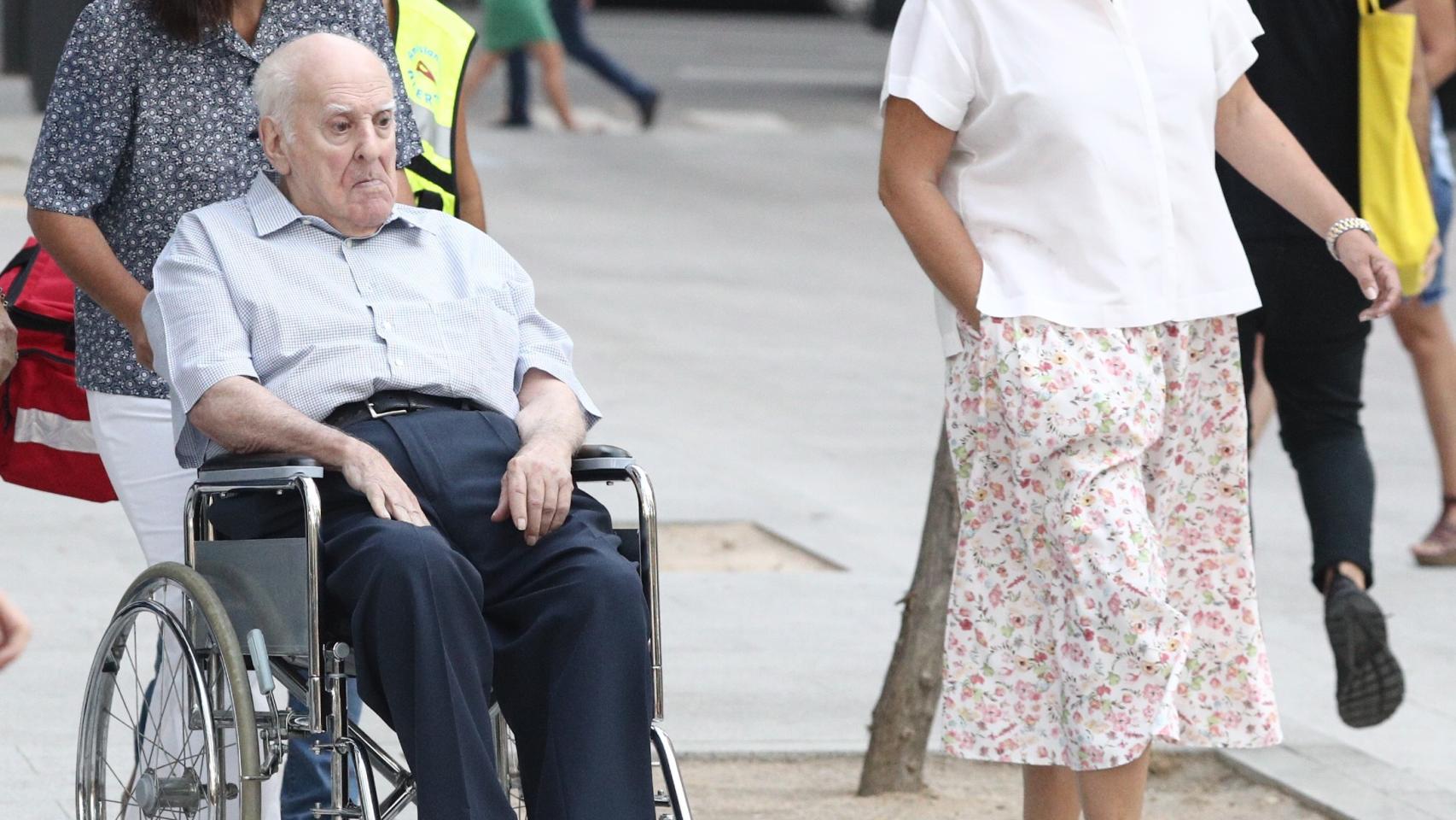 El presidente de Damm asume 13 meses de cárcel y su padre 7 años por fraude fiscal.