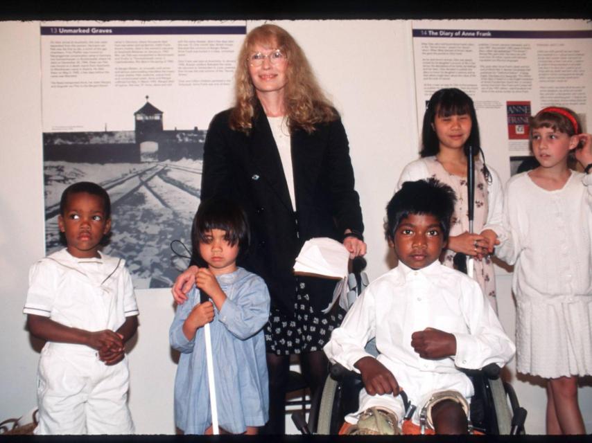 La familia Farrow en 1996.