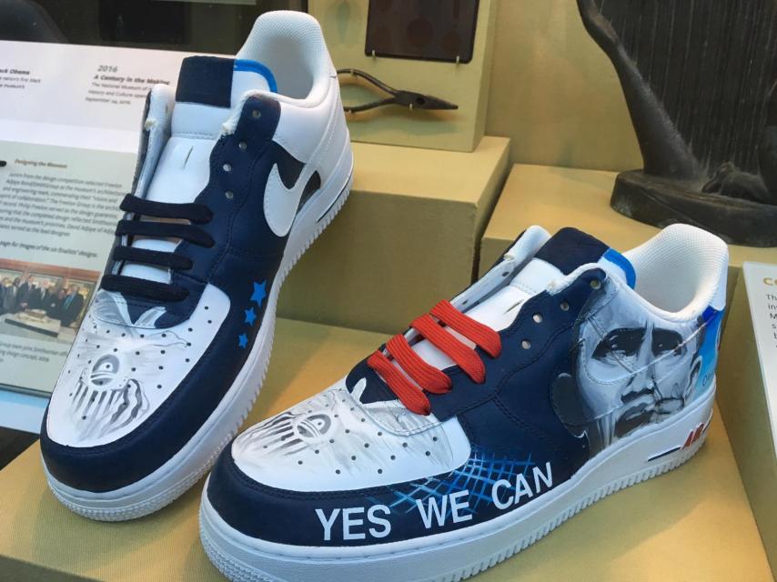 Zapatillas con el rostro de Obama del Museo  Nacional de Historia y Cultura Afroamericana en  Washington.