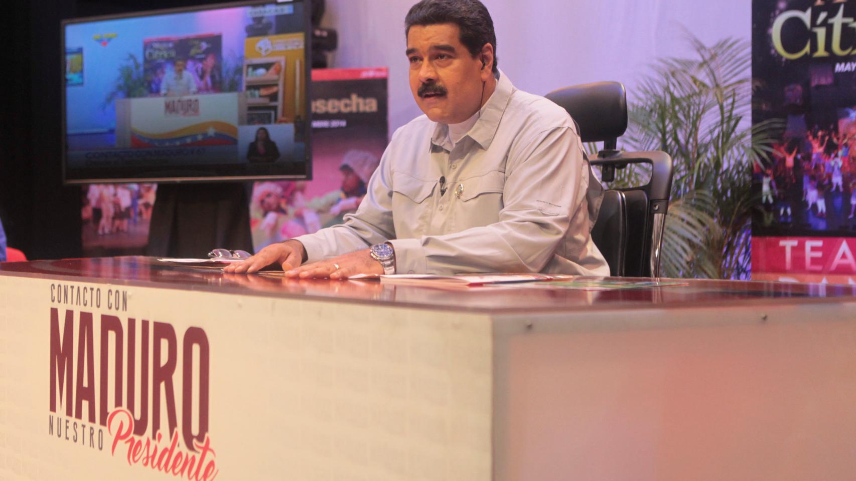 Nicolás Maduro se dirige a los venezolanos durante su programa semanal en la televisión.