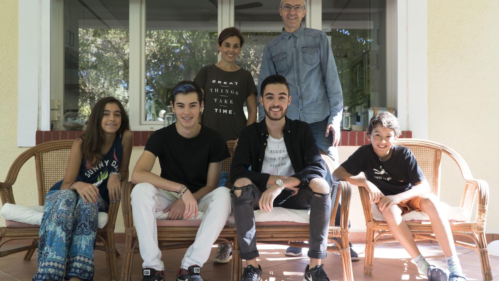 Ana y Juan con sus cuatro hijos: Susana , David, Sergio y Josué.