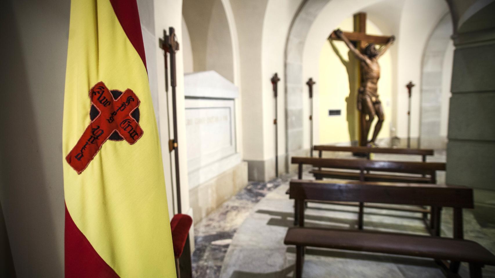 Detalle de la cripta pamplonesa en la que estaban enterrados Mola y Sanjurjo, entre otros.