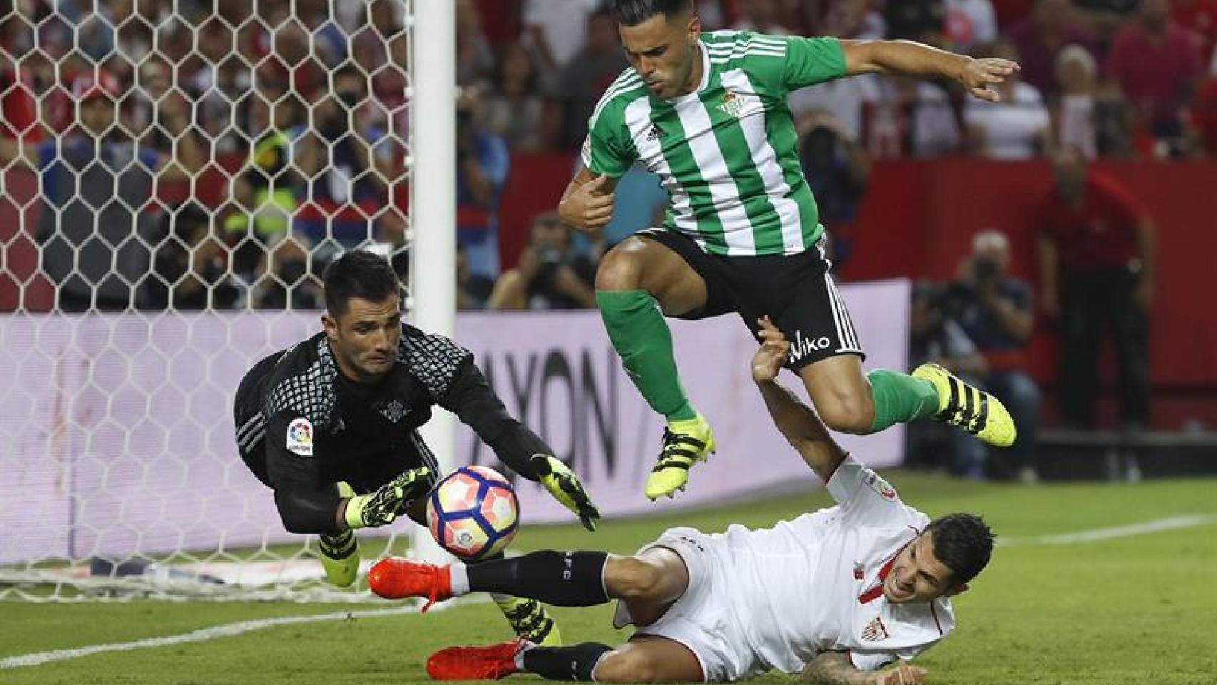 Lance del Sevilla-Betis/ Julio Muñoz/ EFE