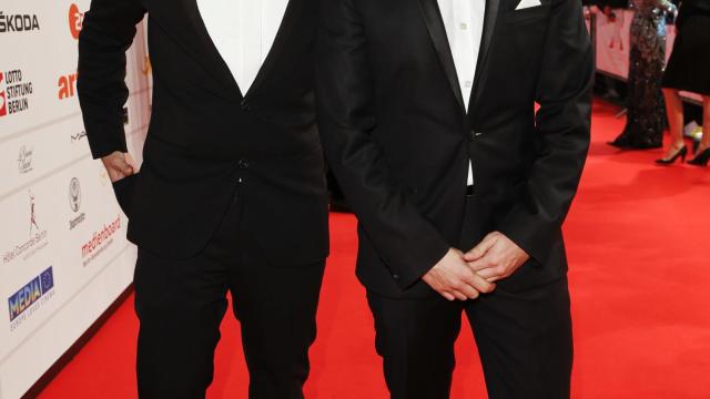 Carlos y Juan Antonio Bayona, un DJ y un director de cine.