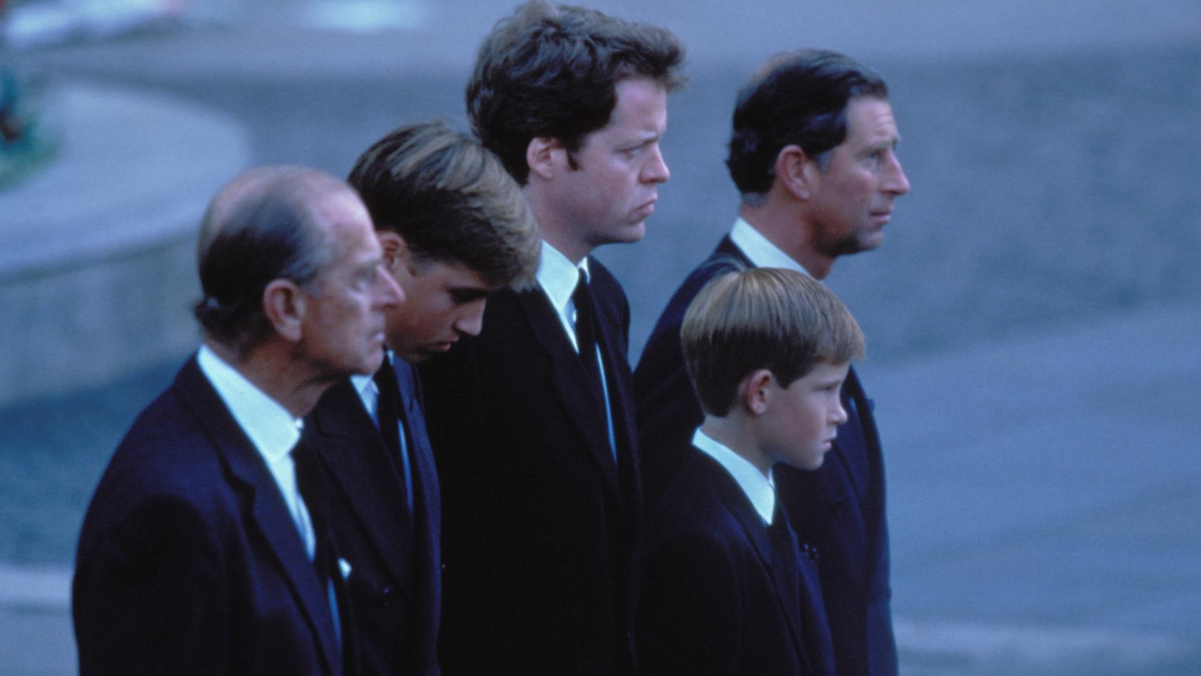 Momento del cortejo fúnebre en el funeral de Diana de Gales.