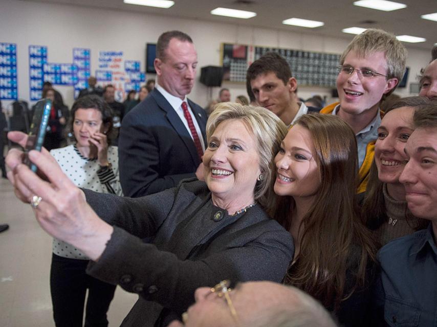 Fontcuberta explica que la política hoy es el control de las imágenes.