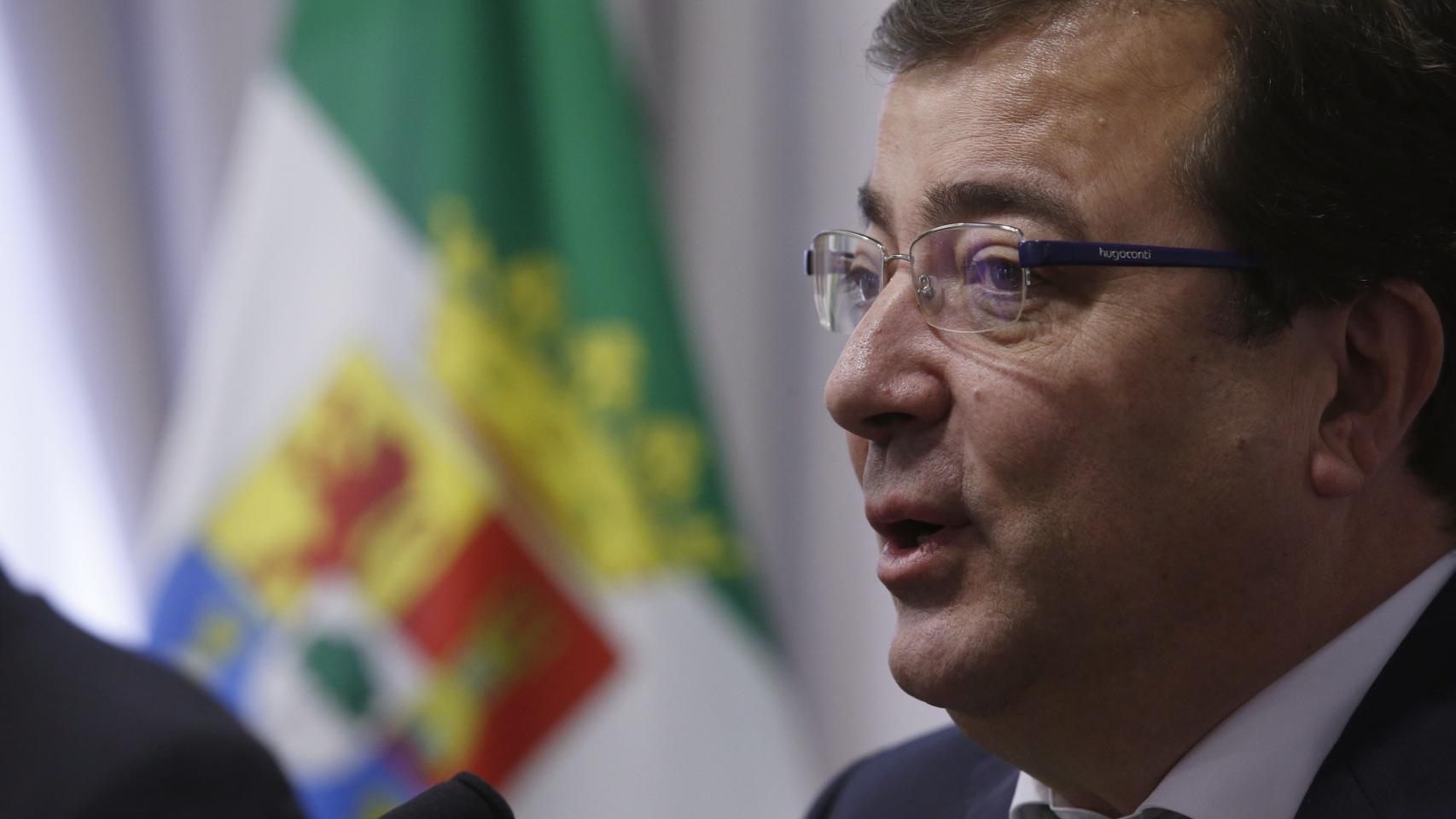 El presidente de Extremadura, Guillermo Fernández Vara, durante una rueda de prensa.