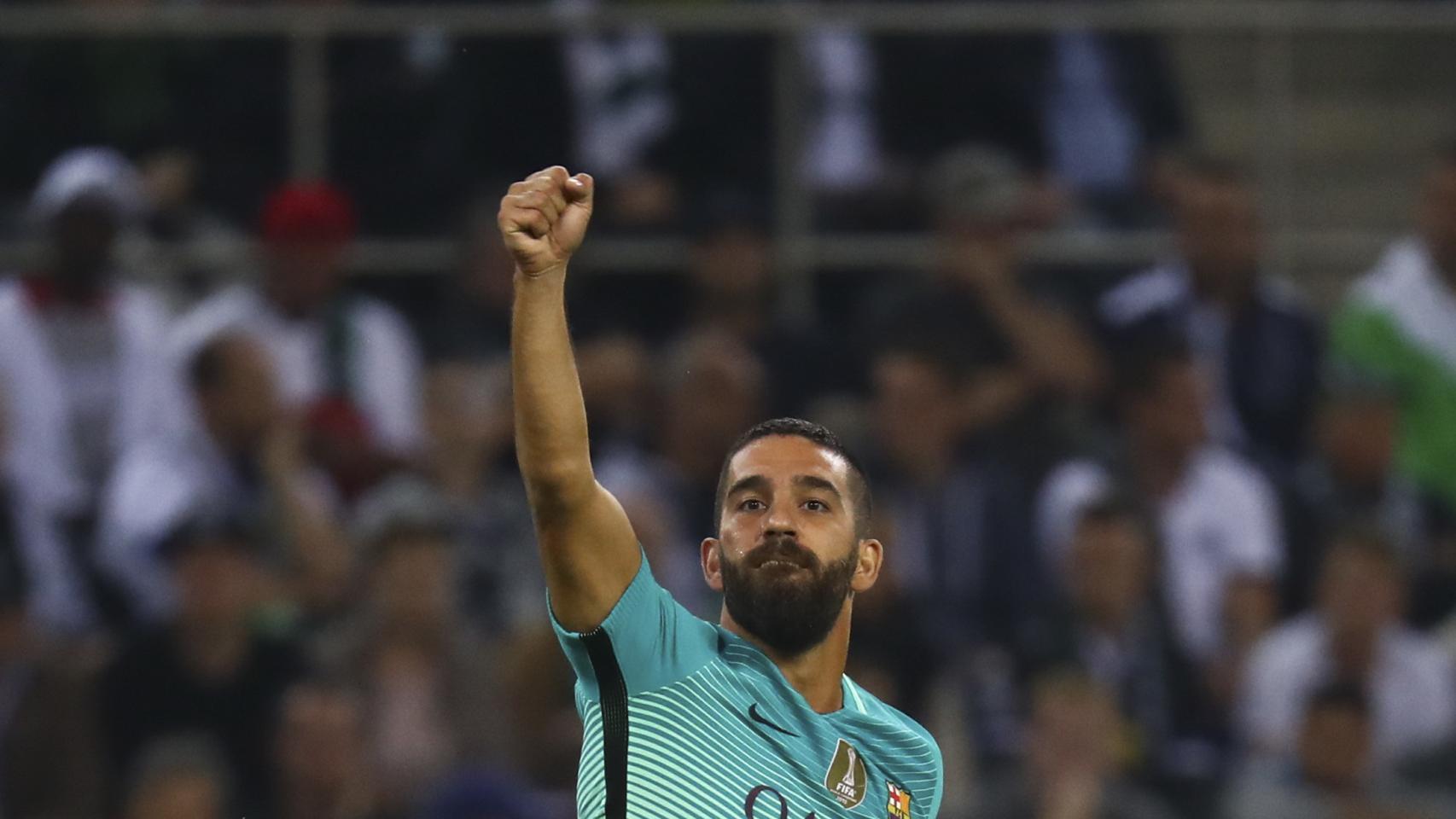 Arda Turan celebra el gol del empate. / Reuters