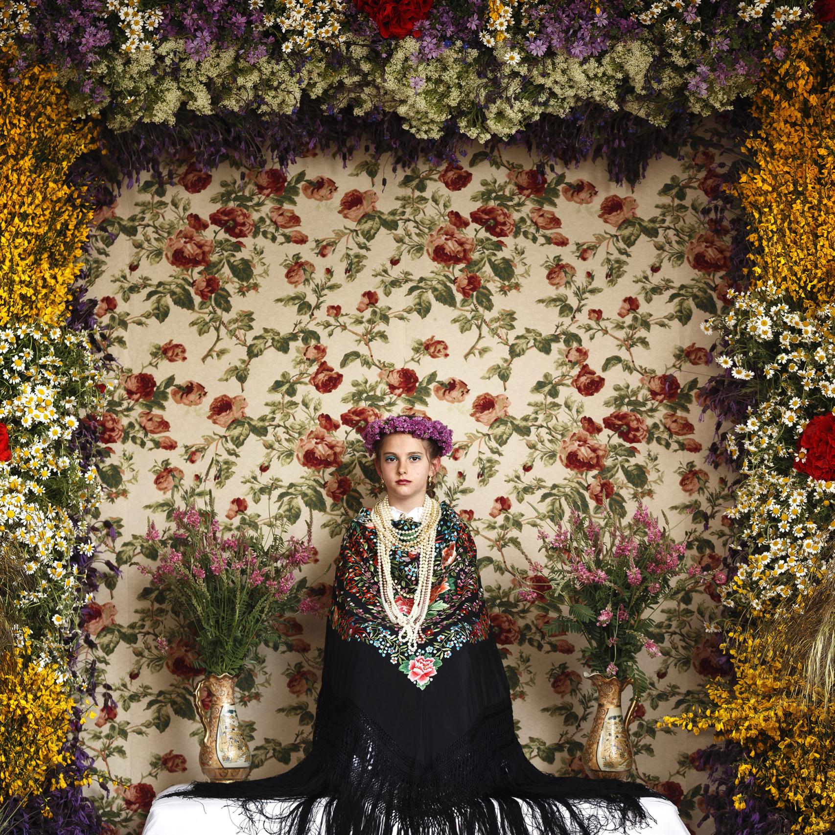 Una de las tres fotografías de Daniel Ochoa de Olza que conforman la serie de la tradición de  Las Mayas.