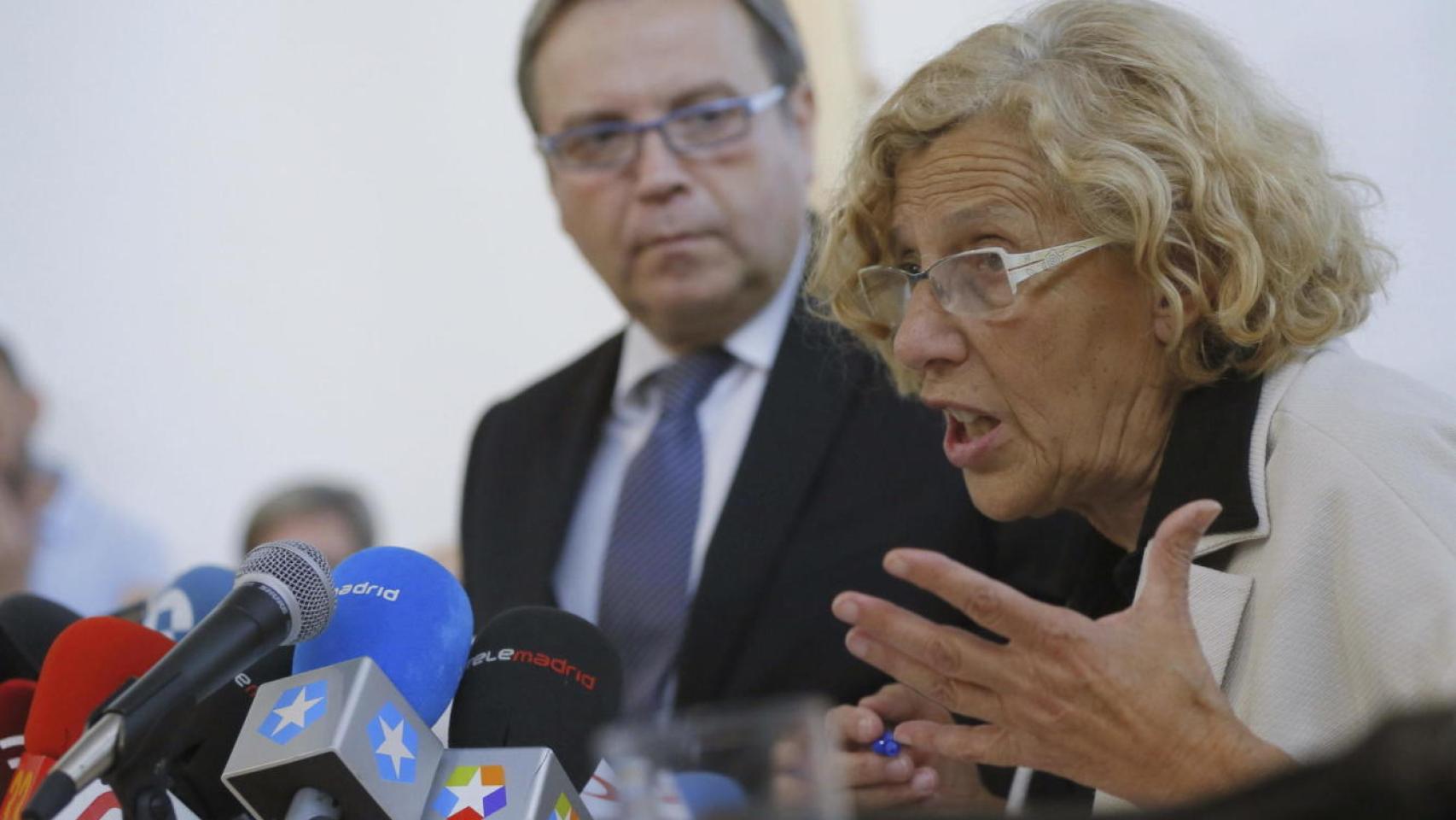 Antonio Miguel Carmona y Manuela Carmena