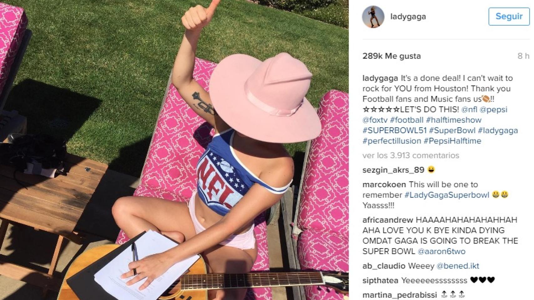 Lady Gaga anunció en Instagram que actuaría en la Super Bowl 2017 vestida con una camiseta de la NFL.