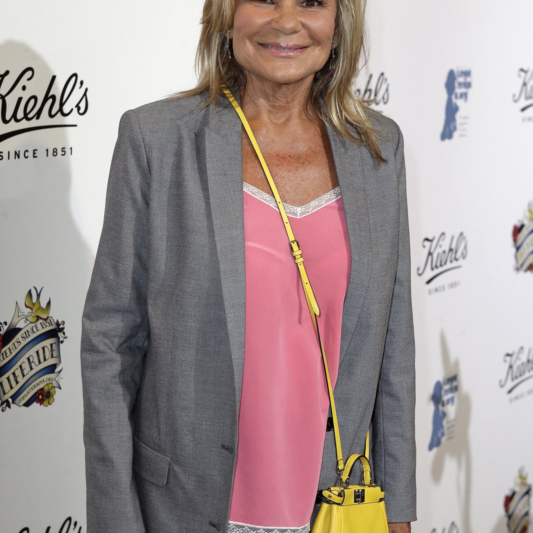 Cari Lapique muy sonriente ante los medios.