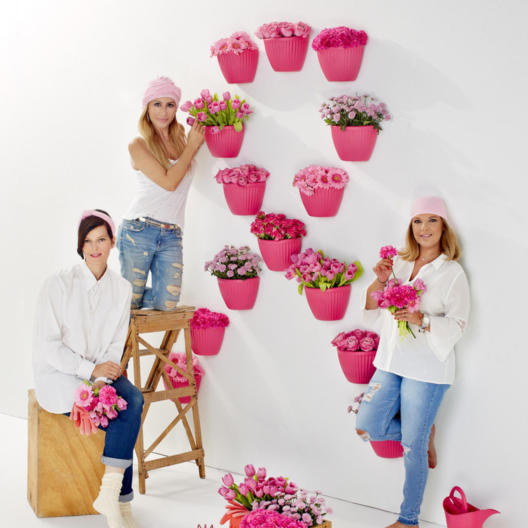 Terelu, Marta Sanchez y Bimba posan por una razón benéfica.