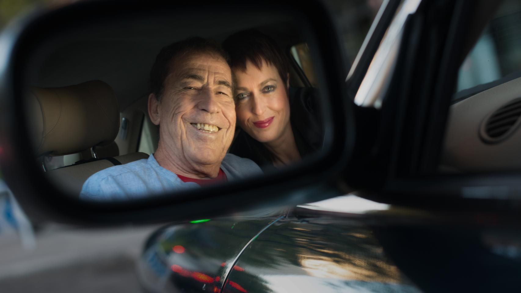 Fernando Sánchez Dragó junto a la entrevistadora, Anna Grau.