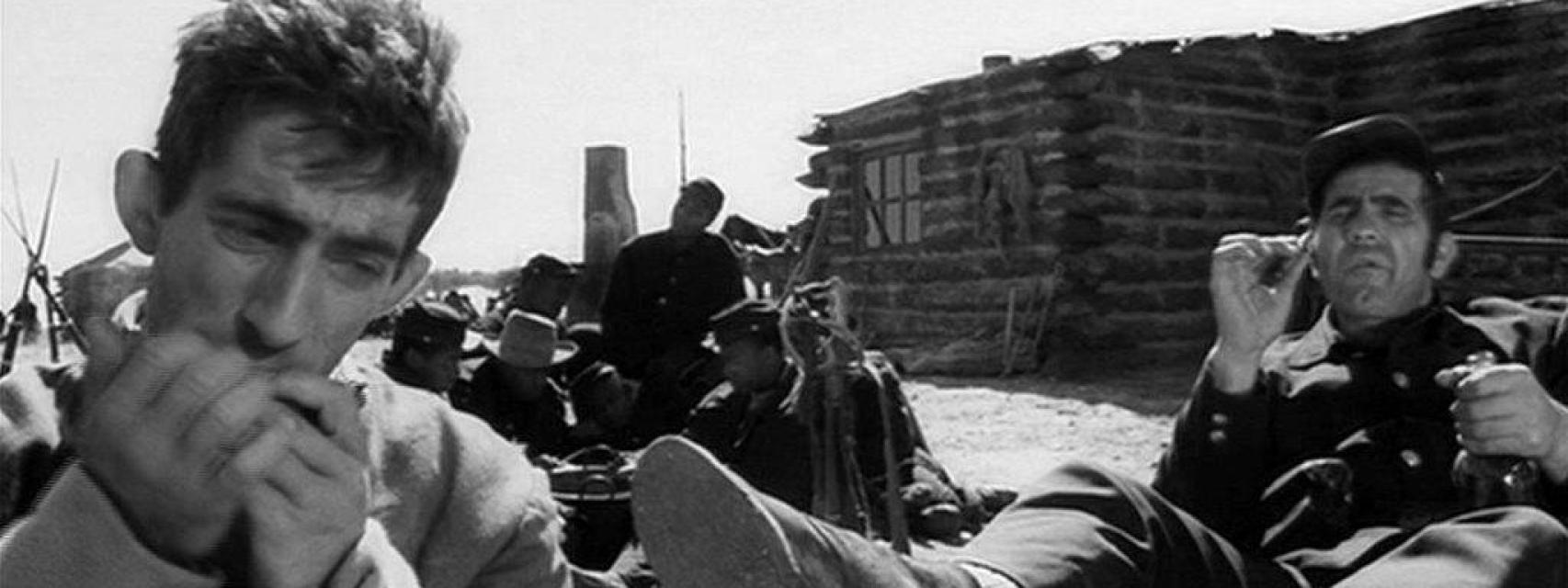 El párroco burgalés Domingo Contreras hizo de extra tocando la armónica