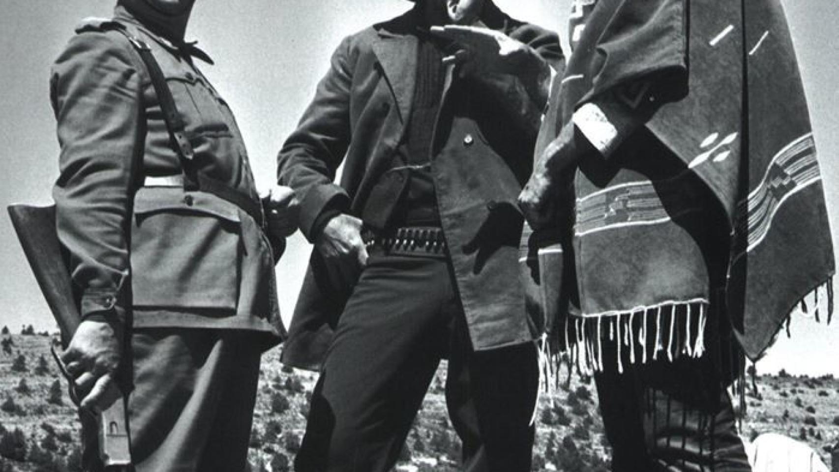 De derecha a izquierda: el Bueno, el Malo y el Guardia Civil