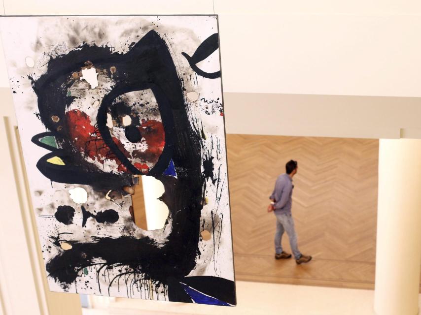 Otra vista de la exposición de los 77 Mirós.