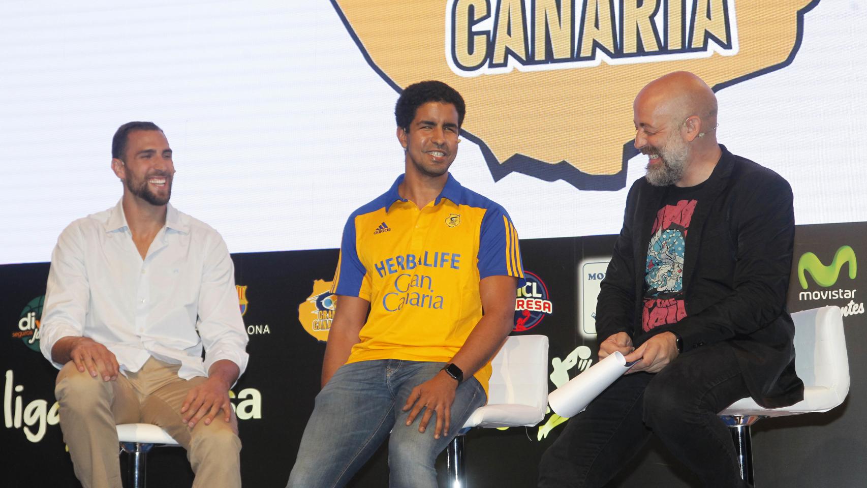 Pablo Aguilar y Enhamed Enhamed durante la presentación de la ACB.