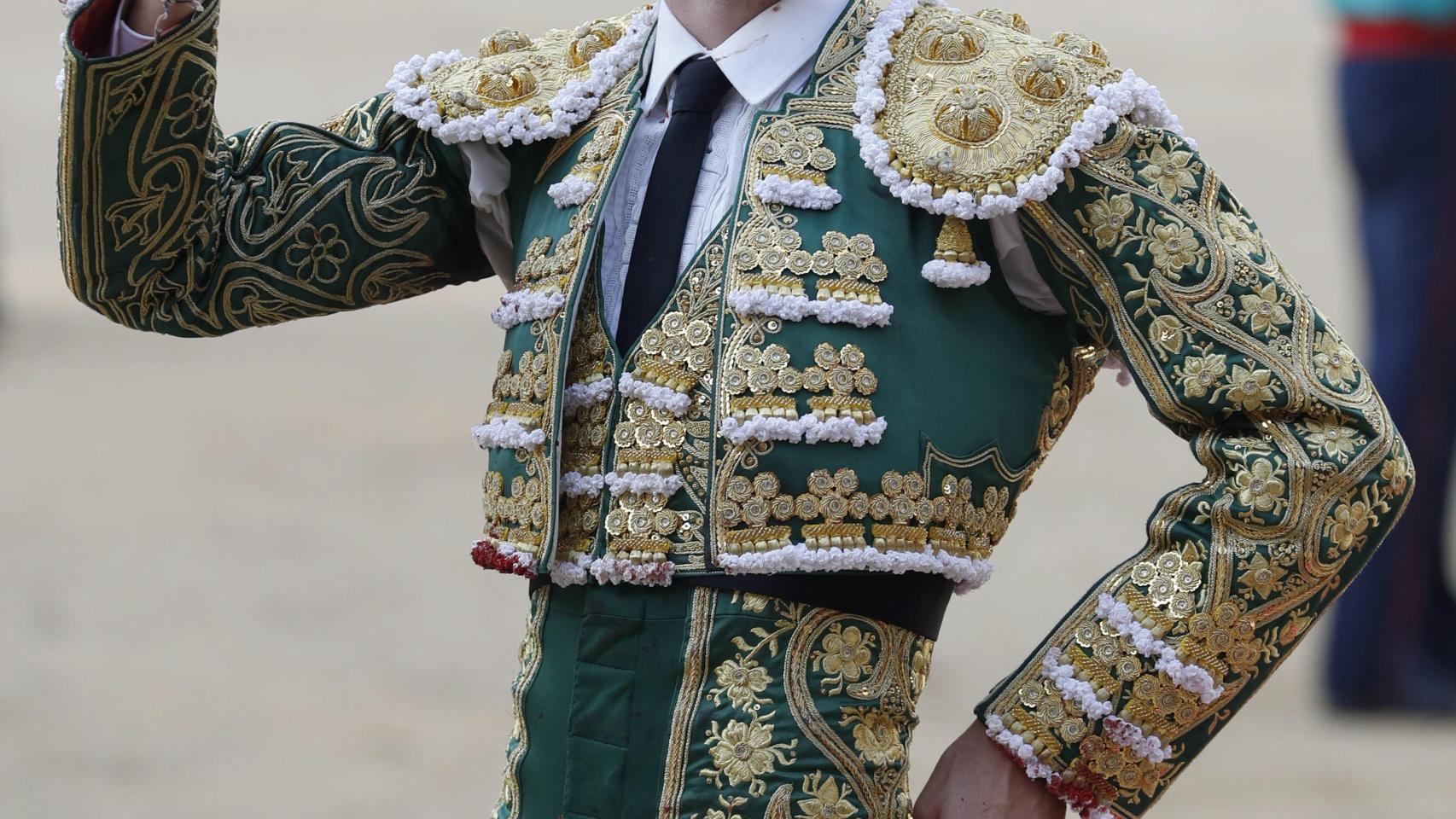 Román, después de cortar la oreja.