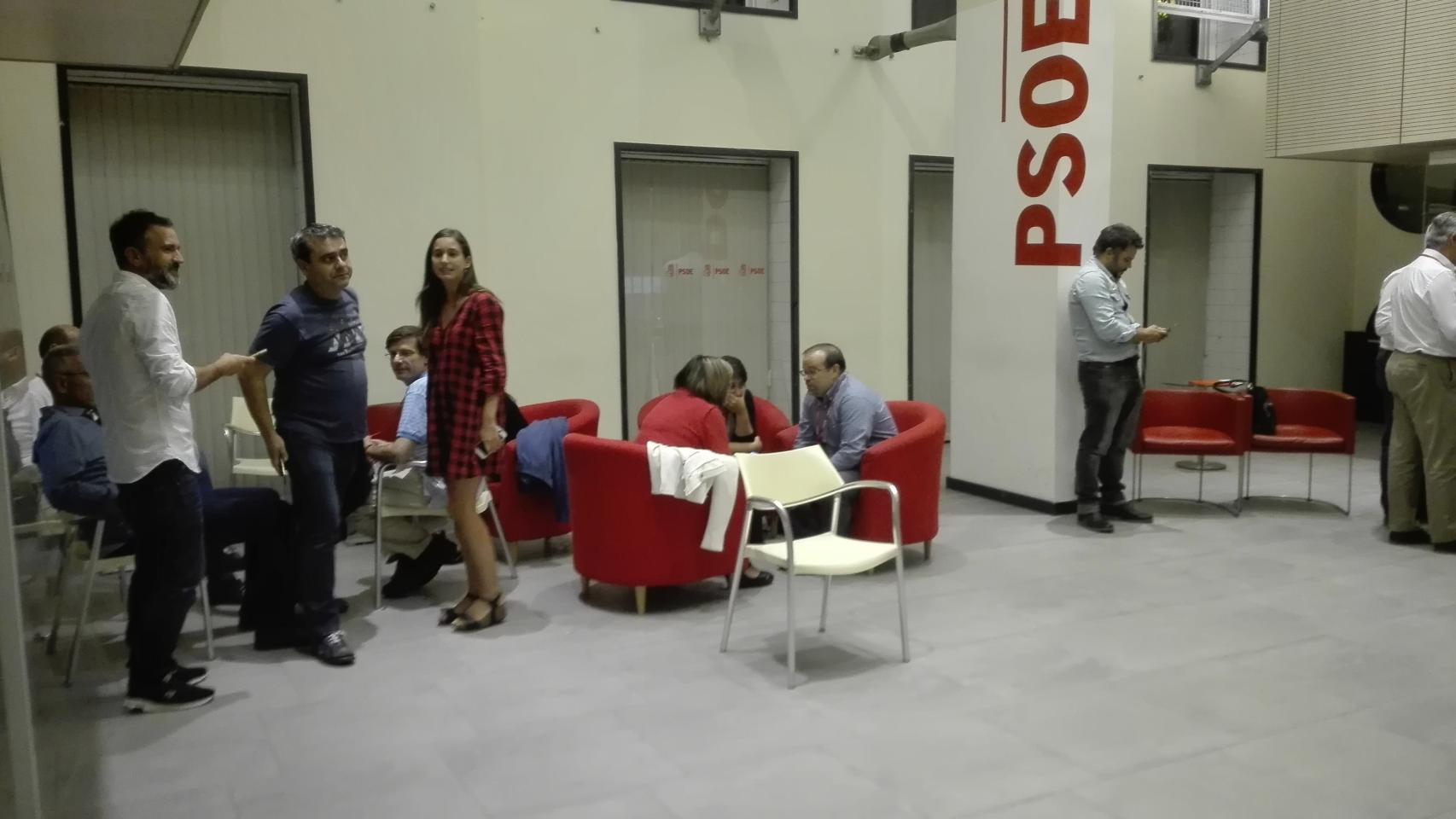 Los críticos han conseguido, tras doce horas, tumbar al líder socialista Pedro Sánchez.