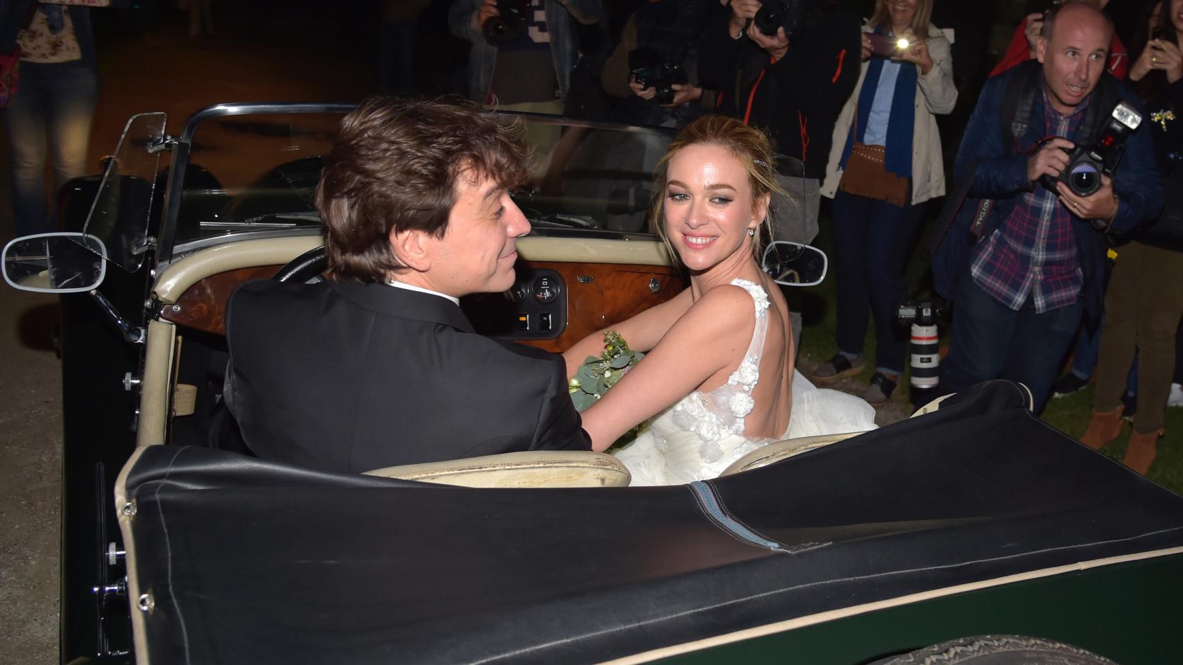 Los recién casados abandonan la boda