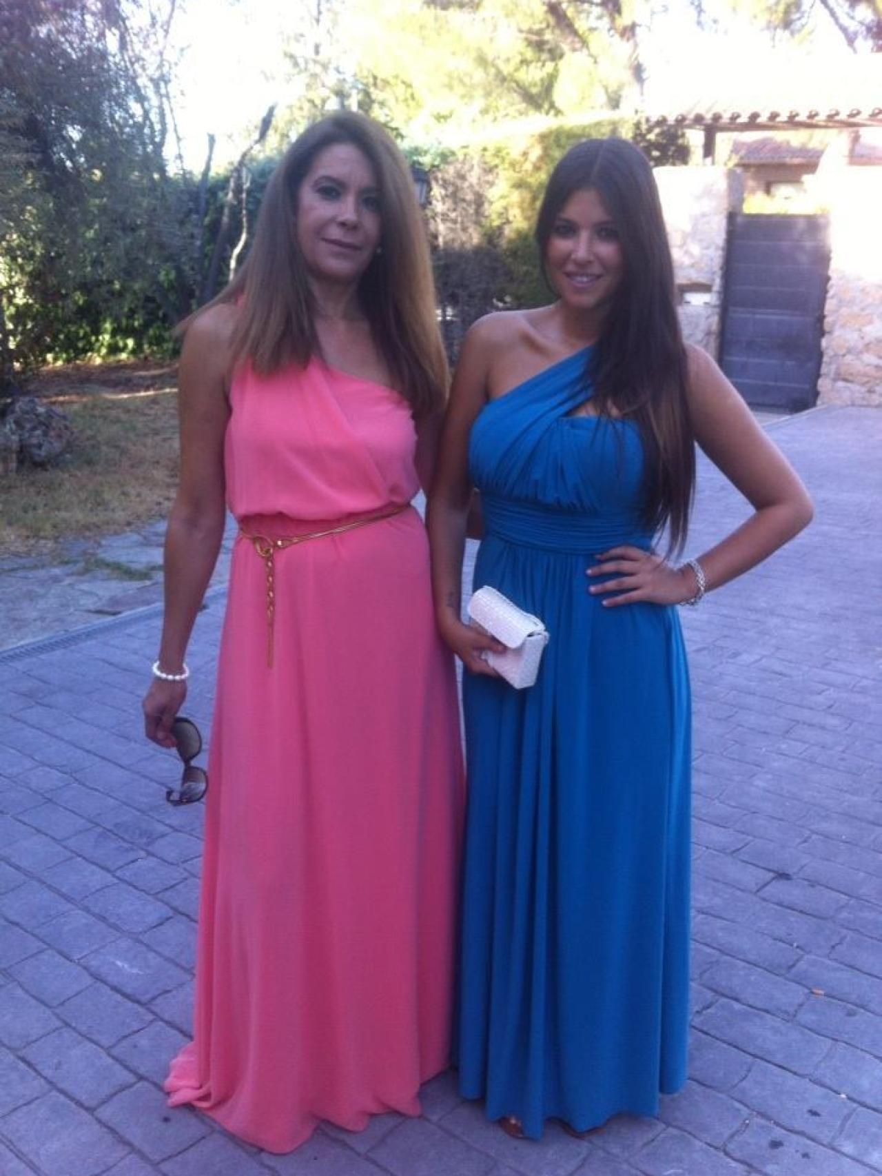 La madre de Techi (izqda) y su hermana Miriam (dcha)