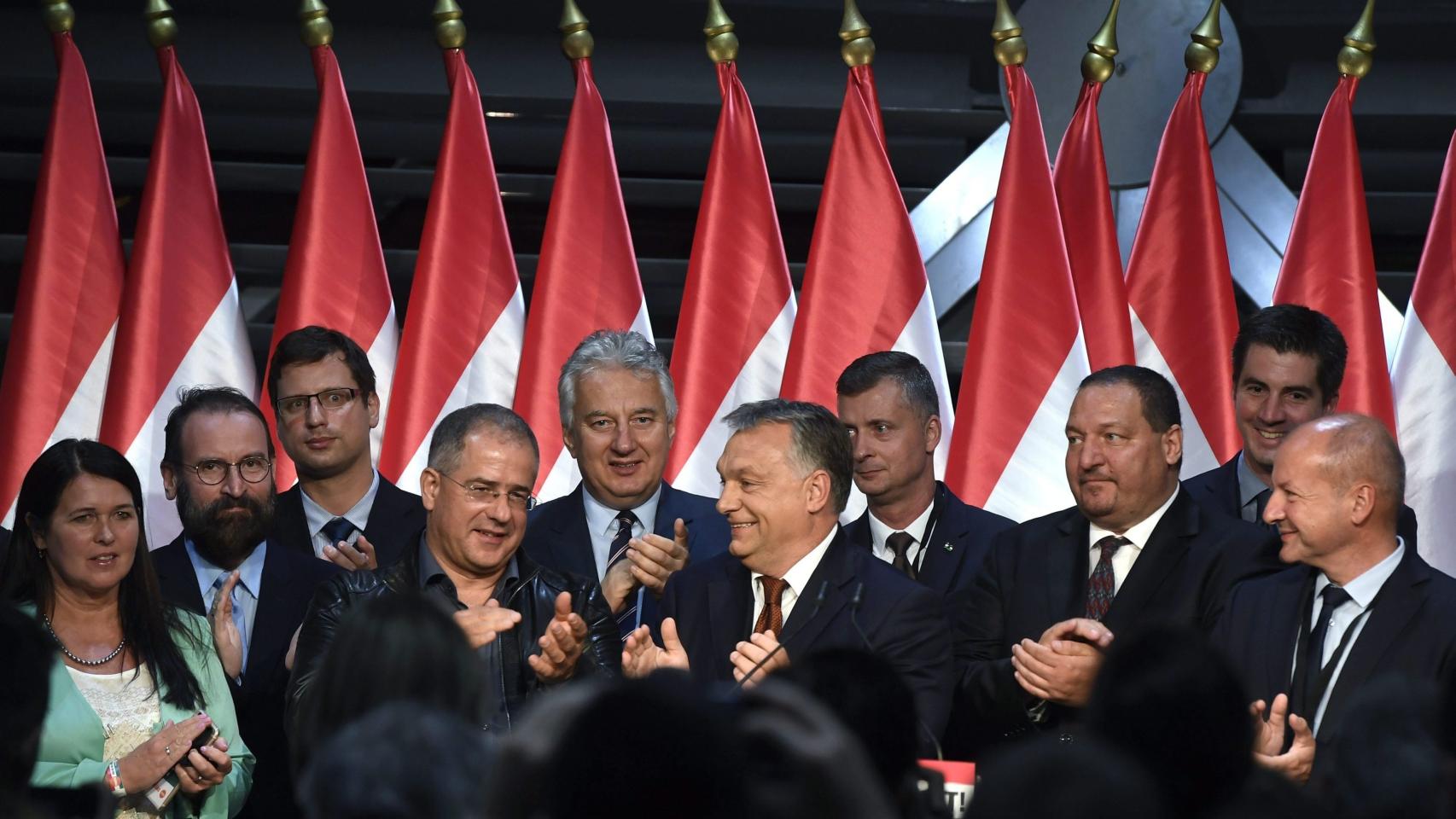 El primer ministro húngaro celebra los resultados de la votación.