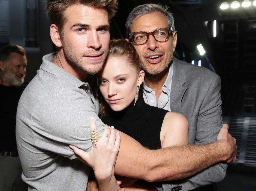 Liam y Maika durante el rodaje de Indepence Day.