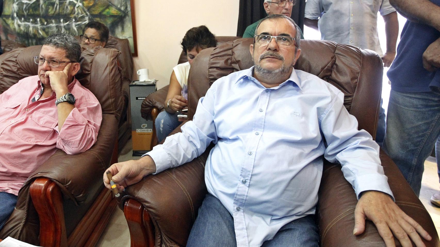 'Timochenko' y miembros de su delegación siguen el recuento desde Cuba.