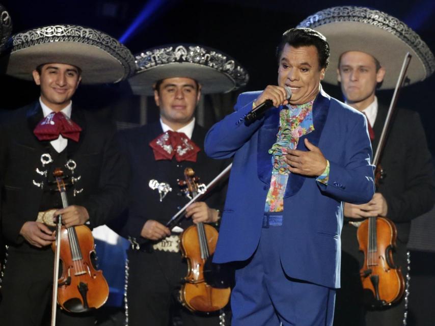 Juan Gabriel, durante uno de sus conciertos.