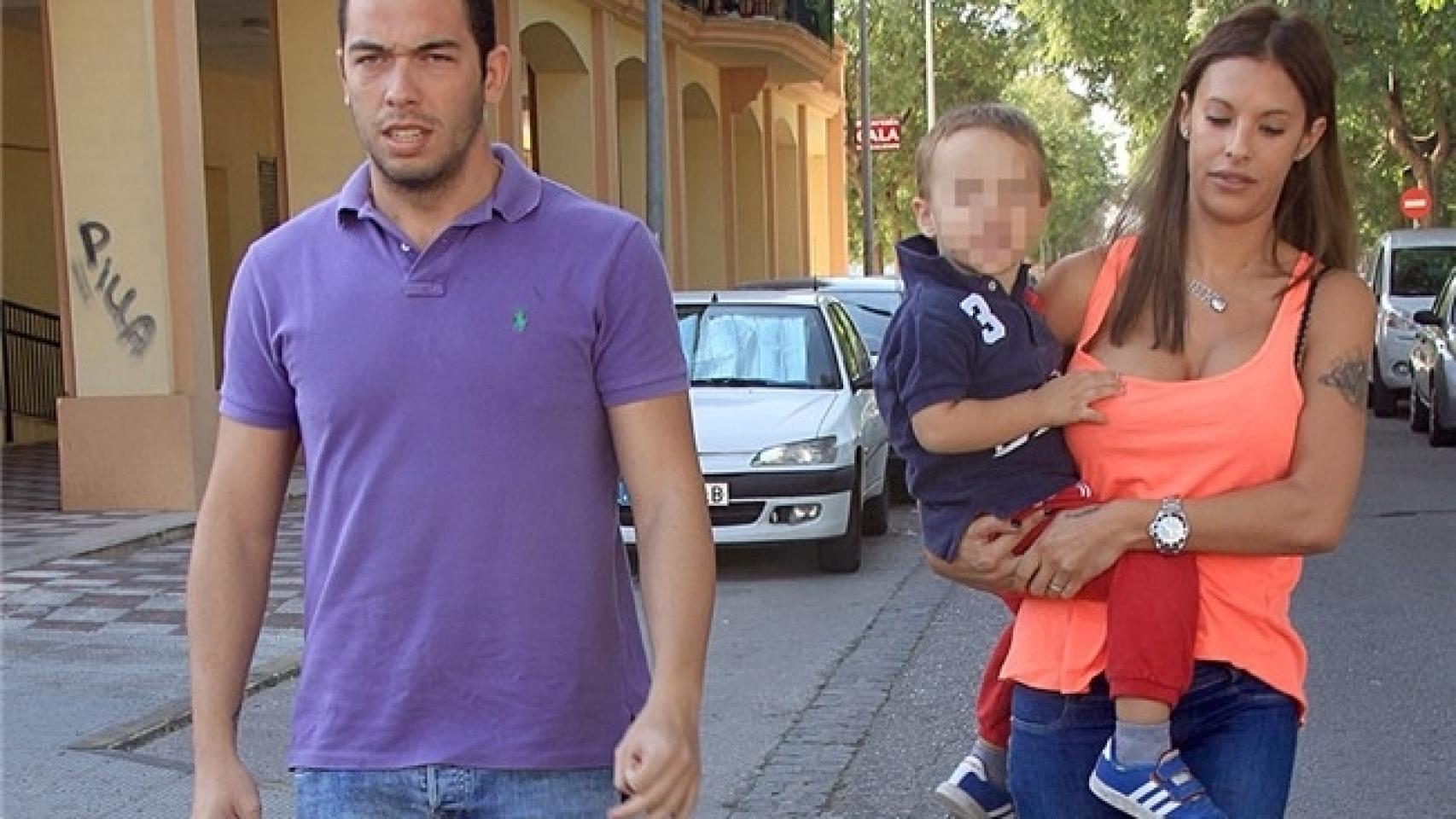 Alberto Isla y Techi, con Enzo, el hijo de esta en 2014