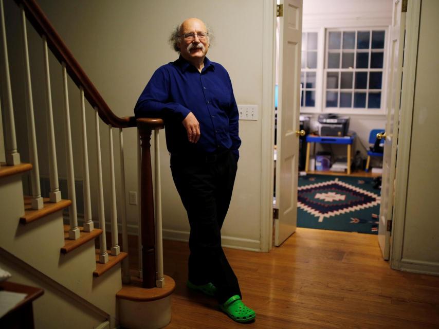 Duncan Haldane posa en su casa de Princeton, Nueva Jersey.
