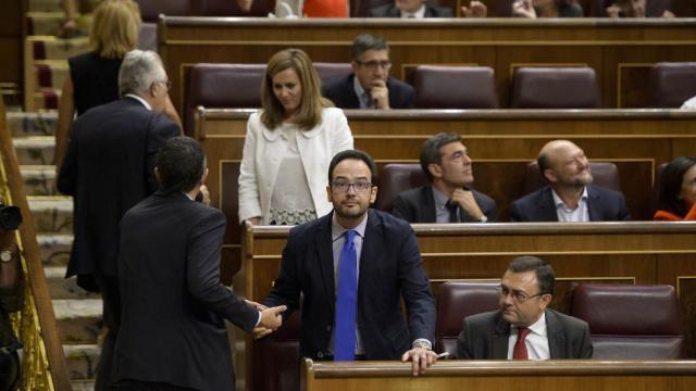 Antonio Hernando, portavoz parlamentario, en el escaño que hasta ahora ocupaba Sánchez.