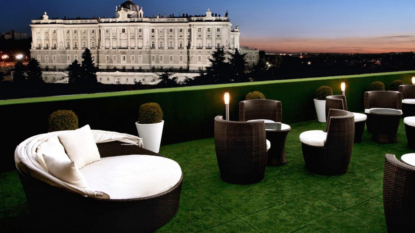 Terraza de los Apartosuites Jardines de Sabatini.