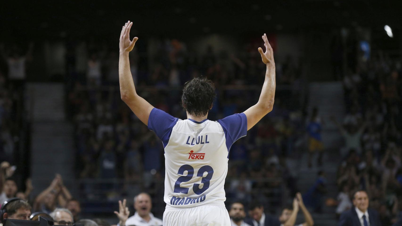 Llull celebra una de sus canastas ante los Thunder.