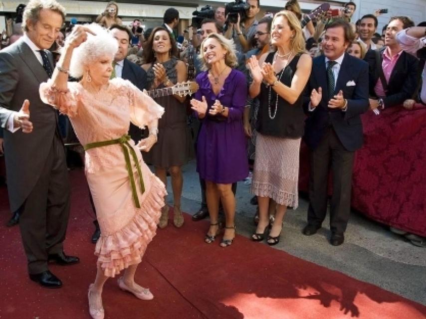 Cayetana expresó su felicidad bailando sevillanas, su gran pasión