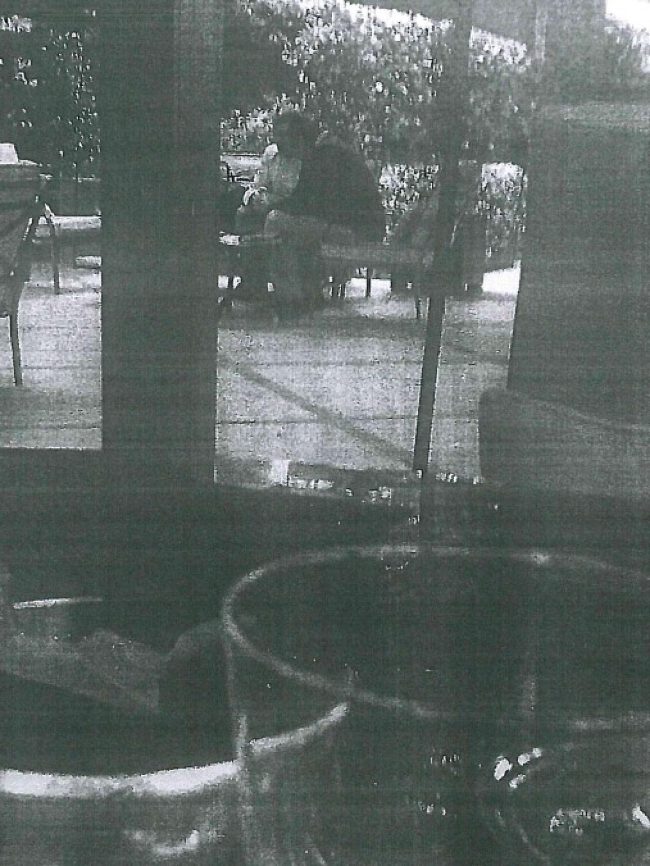 Otra de las imágenes que prueba la vigilancia a los banqueros.