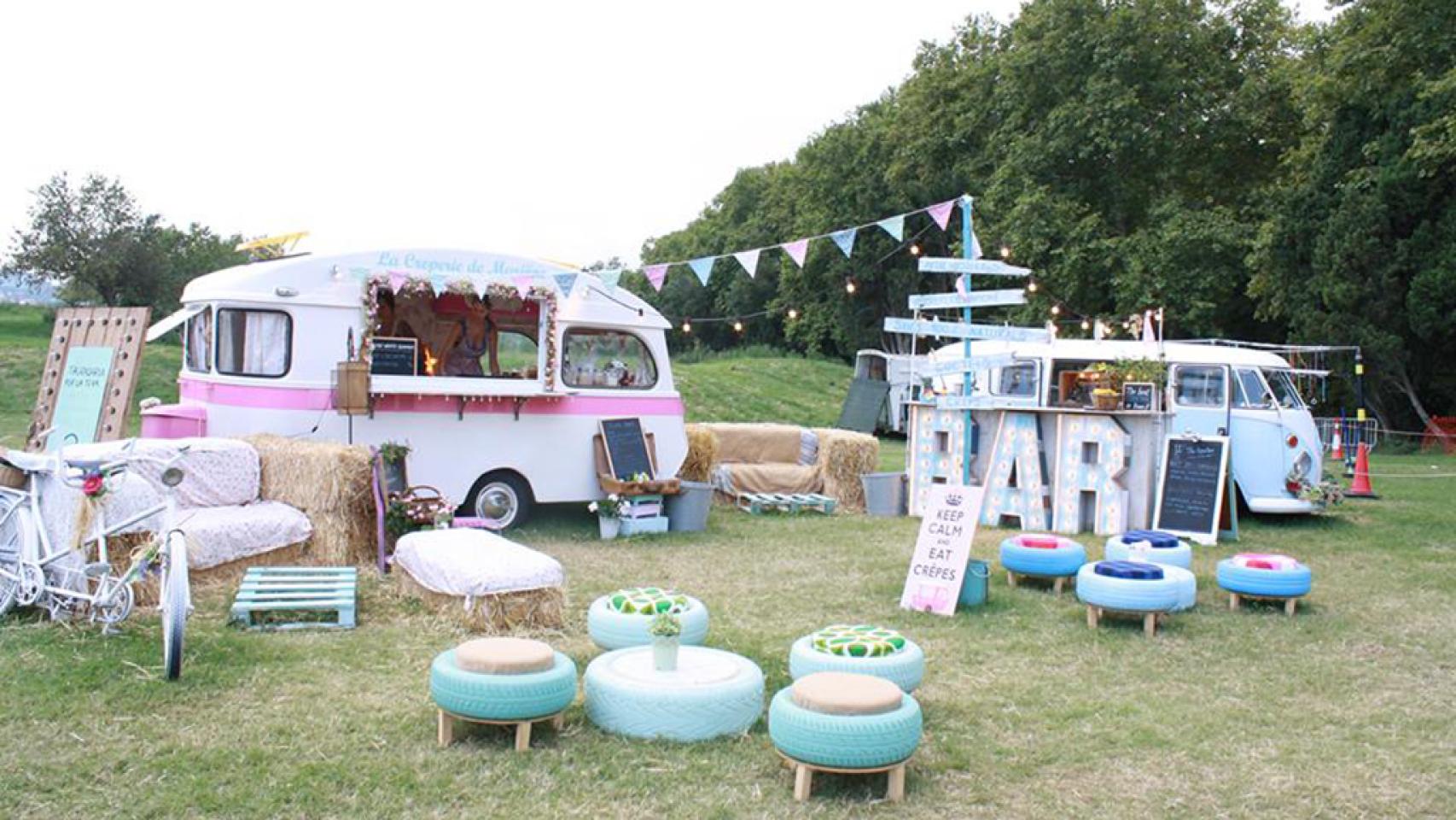 Gastronetas en el White Summer que se instala, en verano, en la Masía Mas Gelabert de Pals (Girona).