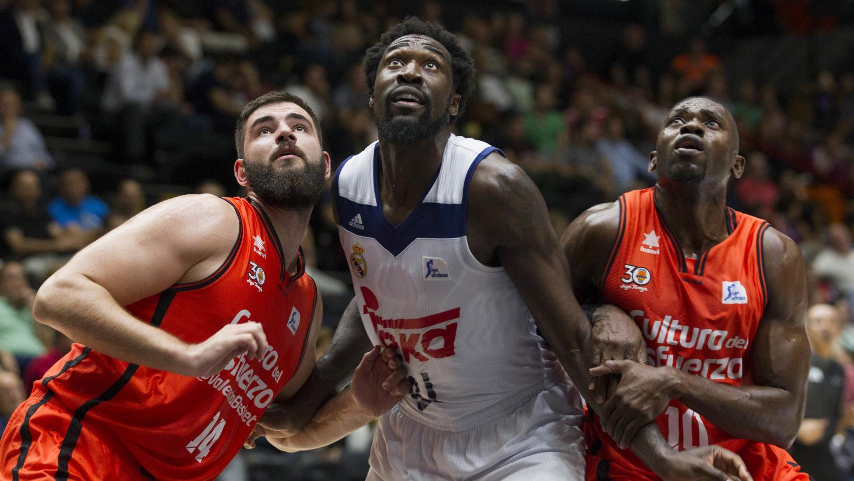 Dubljevic, Hunter y Sato durante el Valencia-Madrid.