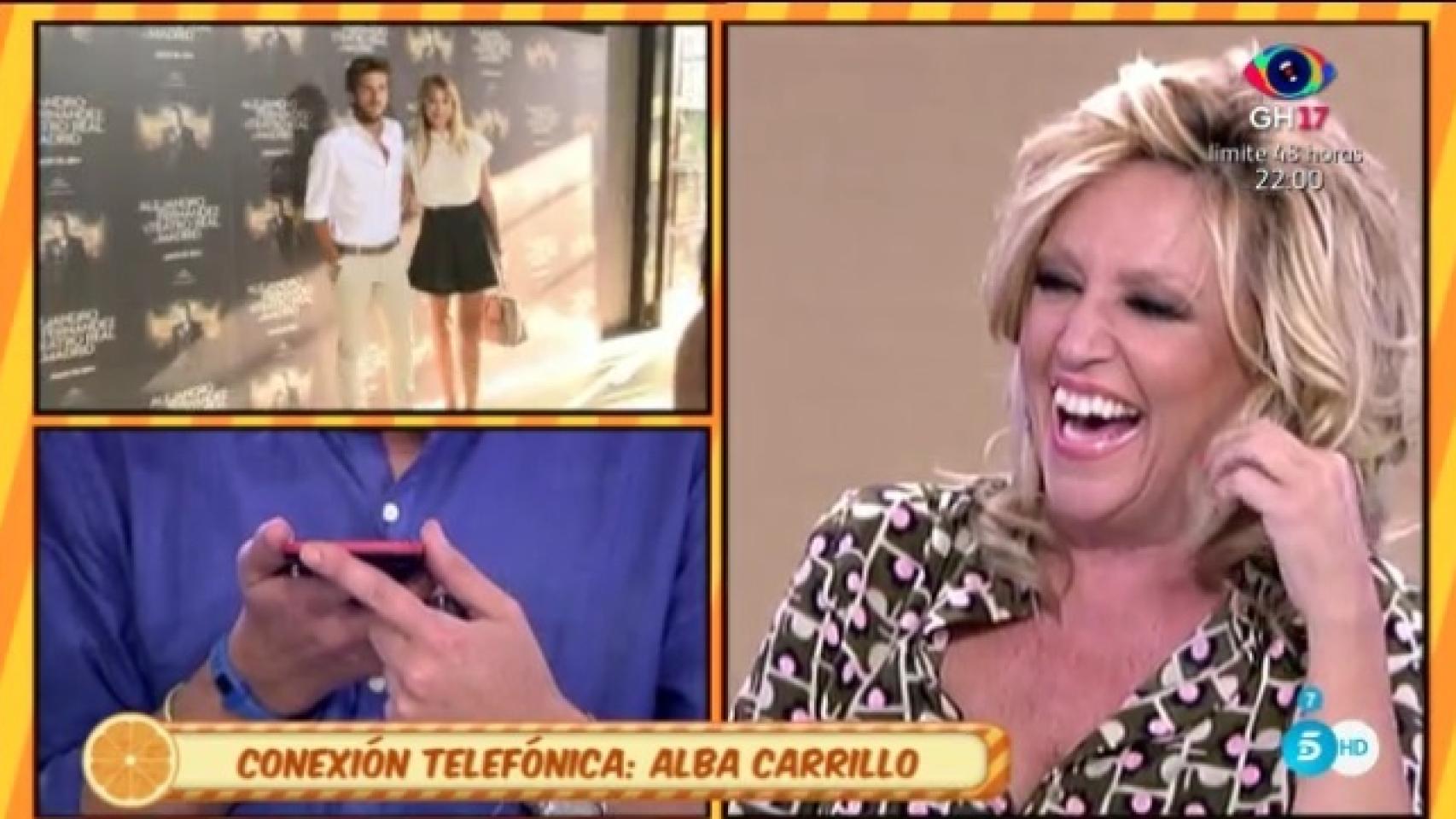 Lydia Lozano riéndose