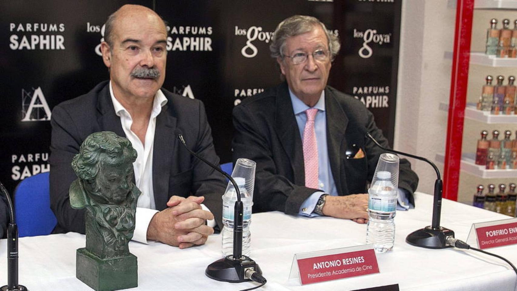 Antonio Resines y Porfirio Enríquez en un acto de la Academia.