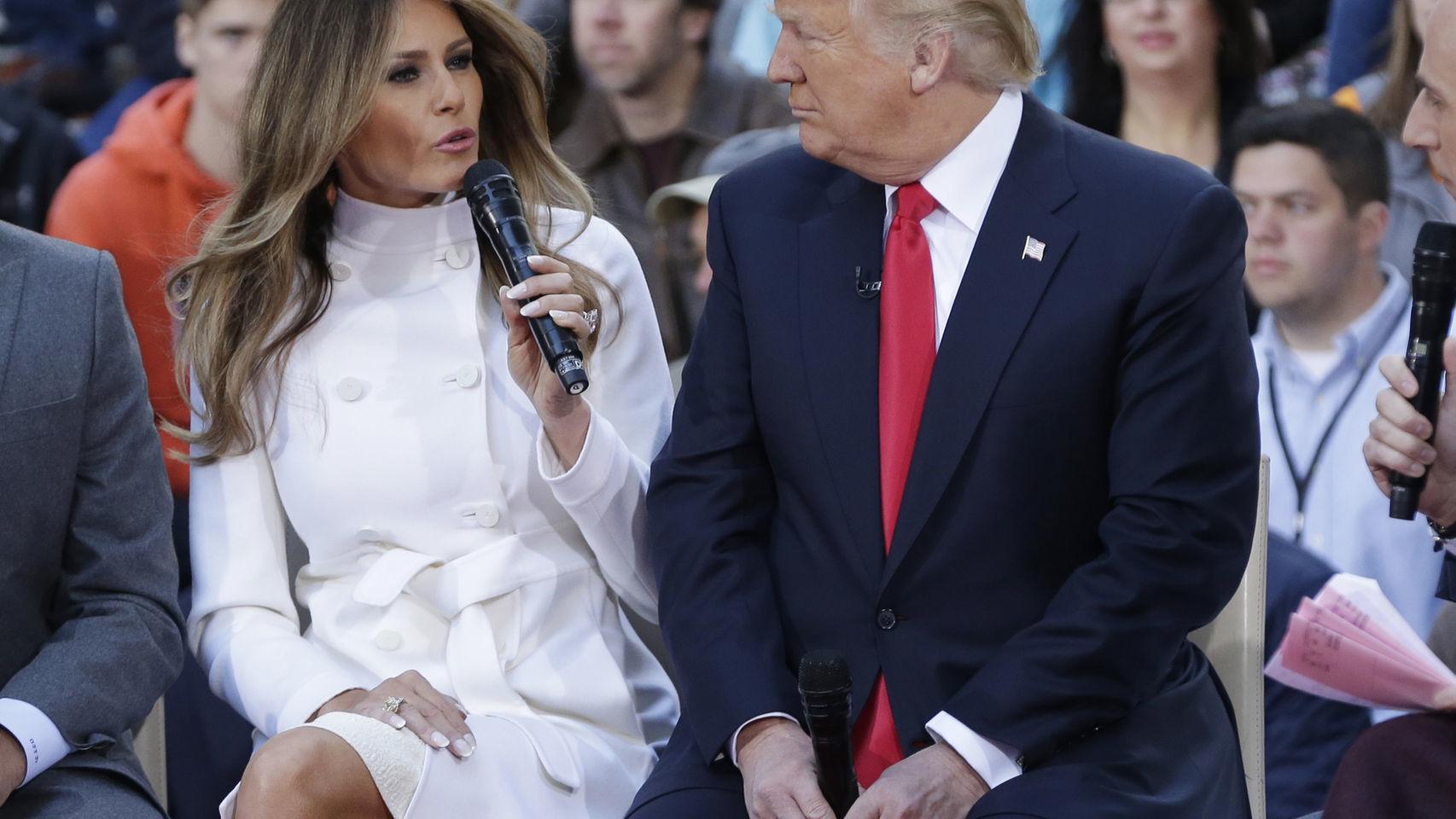 El magnate, con su mujer en un acto reciente.