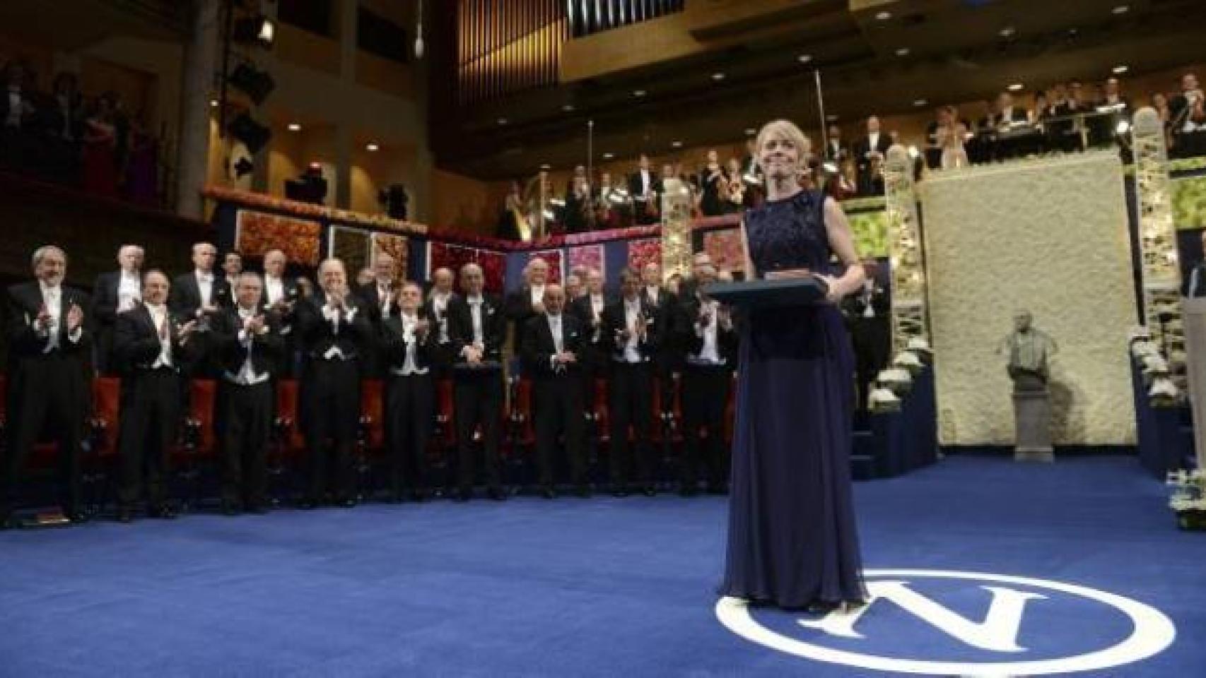 Jenny Munro, hija de la escritora Alice Munro, recogió el galardón en su nombre.