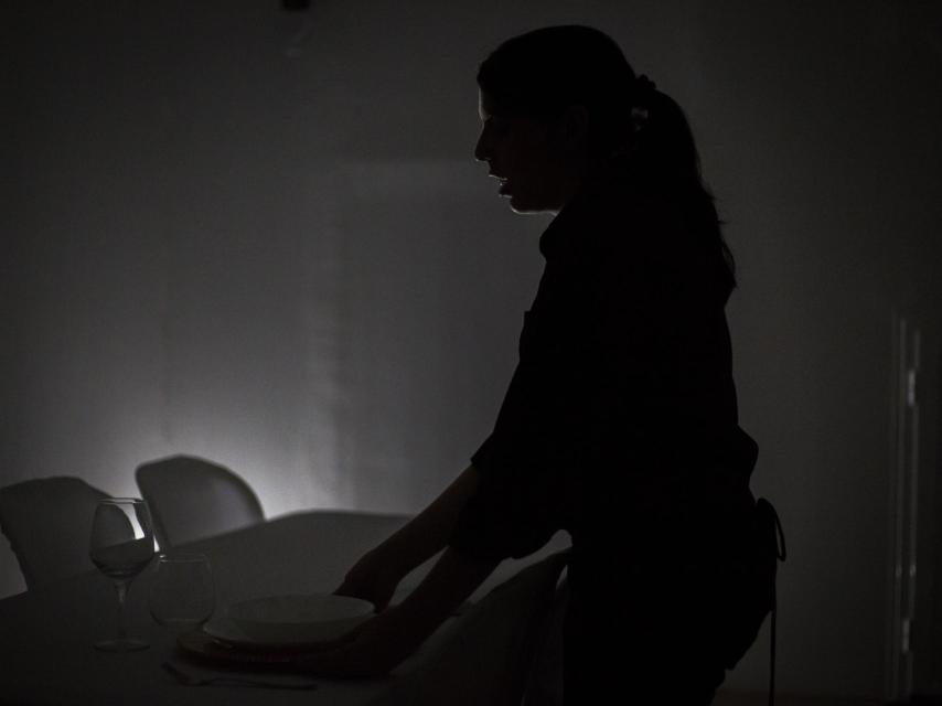 En 'No veas', los comensales consumen 'a oscuras' servidos por camareros ciegos.