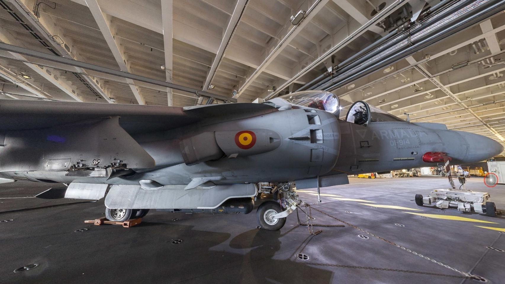 LAs aeronaves a bordo del Juan Carlos I son sometidas a una revisión diaria.