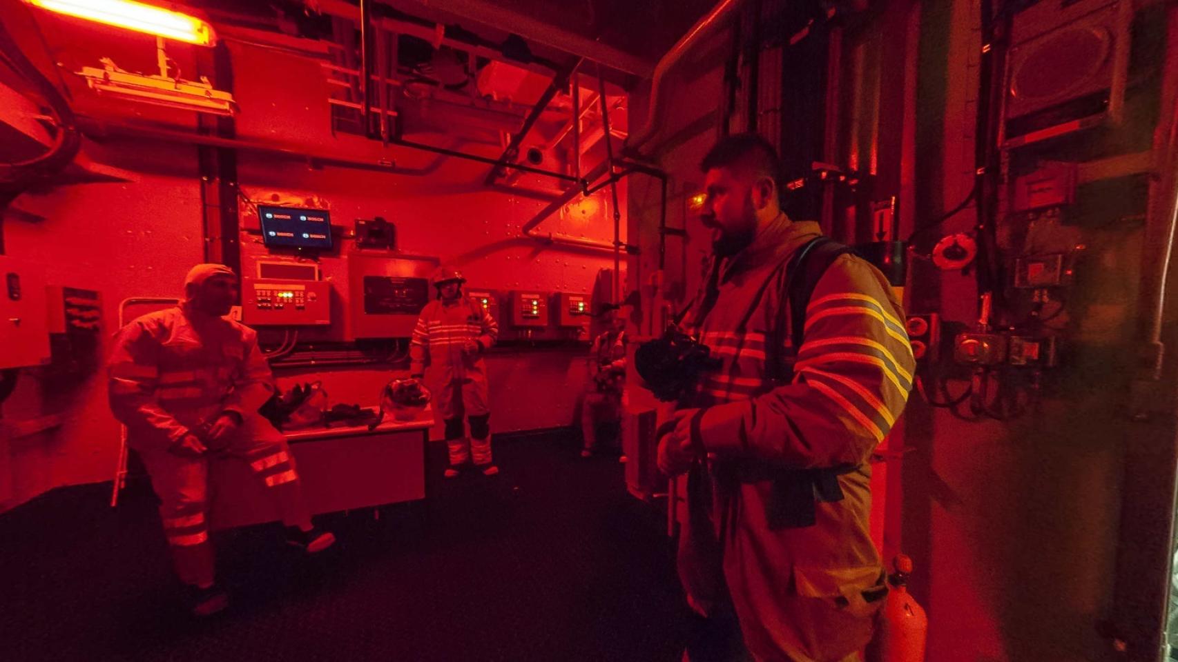 Simulacro de incendio a bordo del Juan Carlos I.