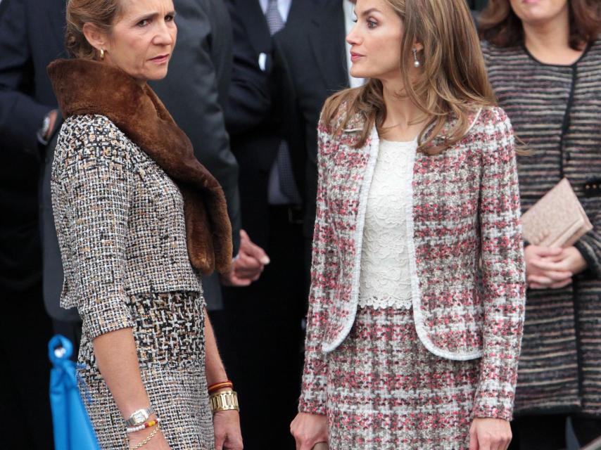La infanta Elena, que permaneció con los políticos en la tribuna de autoridades, junto a Letizia.